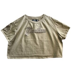 Pro Standard NY Yankees Tan Crop Top with Embroidered Logo Women’s XL
